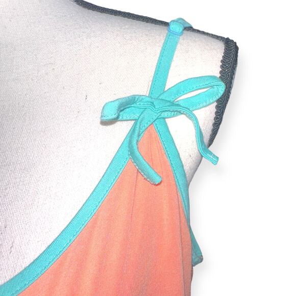 Super Cropped Hello Kitty Tank Top - Picture 3 of 7